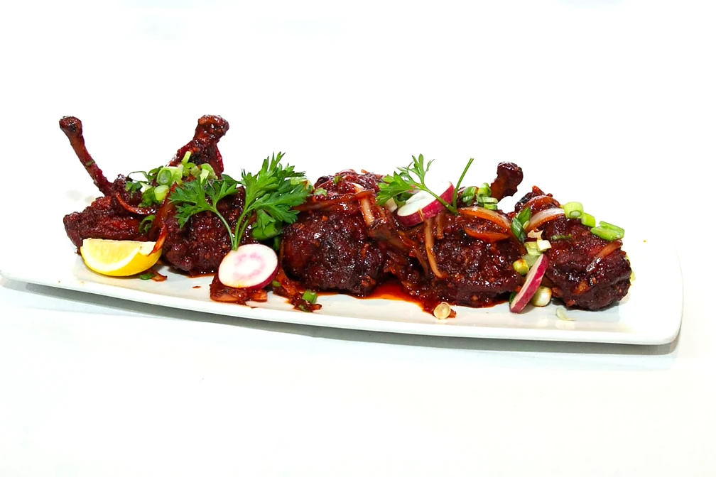 Chicken lollipop pieces with onion and lemon